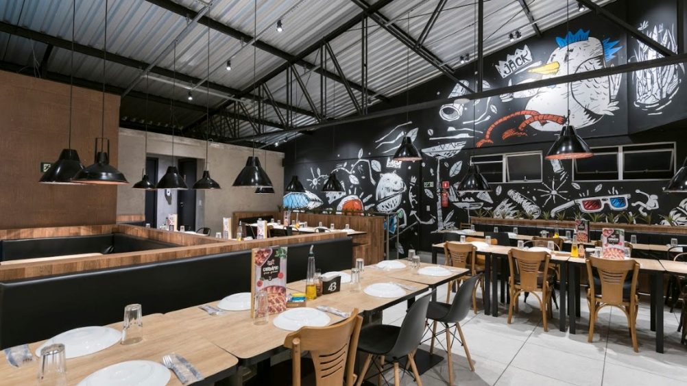 As 10 Melhores Pizzarias de Pinhais: Um Guia Delicioso! 3 jack pizza givago ferentz decoracao arquitetura pizzaria restaurante 6