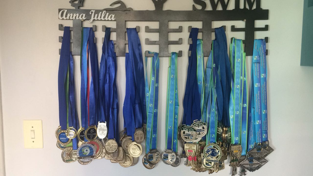 Atleta de Pinhais conquista nove medalhas em Campeonato Estadual do Interior de Natação 2 Medalhas Anna