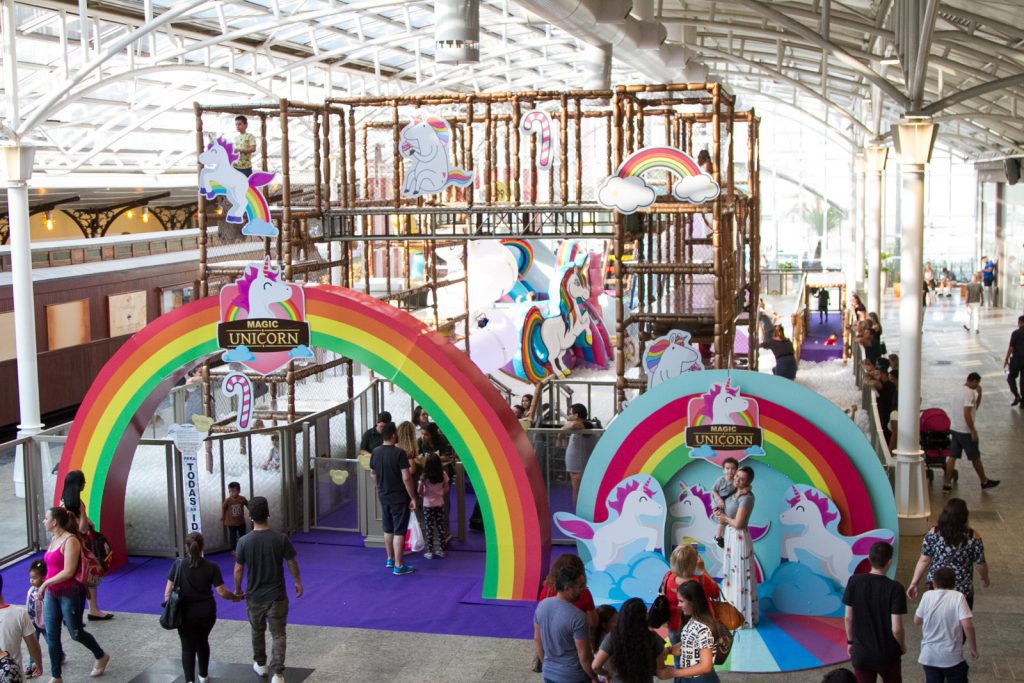 Com mais de 400 mil bolinhas, Parque Magic Unicorn chega a Curitiba 1 Parque Magic Unicorn Shopping Estação Crédito Alexandre Gasparini