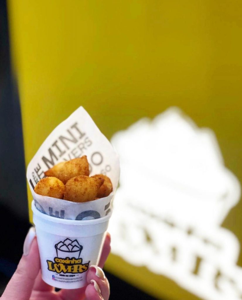 Coxinha Lovers distribui duas mil coxinhas em comemoração a abertura da quarta loja, em Curitiba 1 coxinhalovers