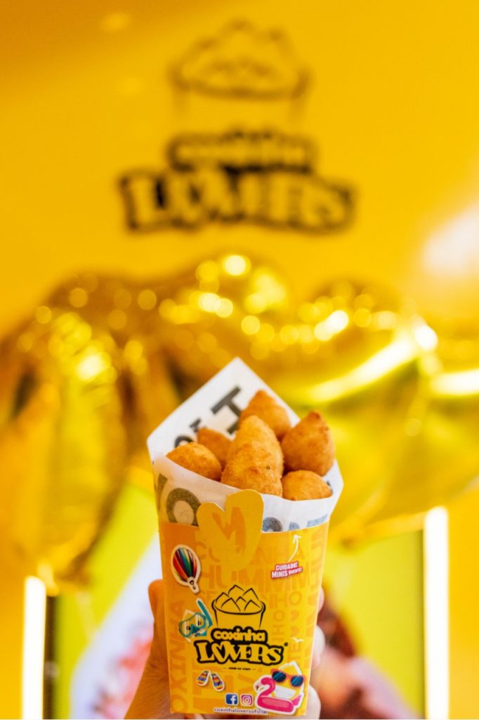 Aniversário Coxinha Lovers: loja distribui dez mil coxinhas de graça neste sábado (25), em Curitiba 1 3anos.coxinha