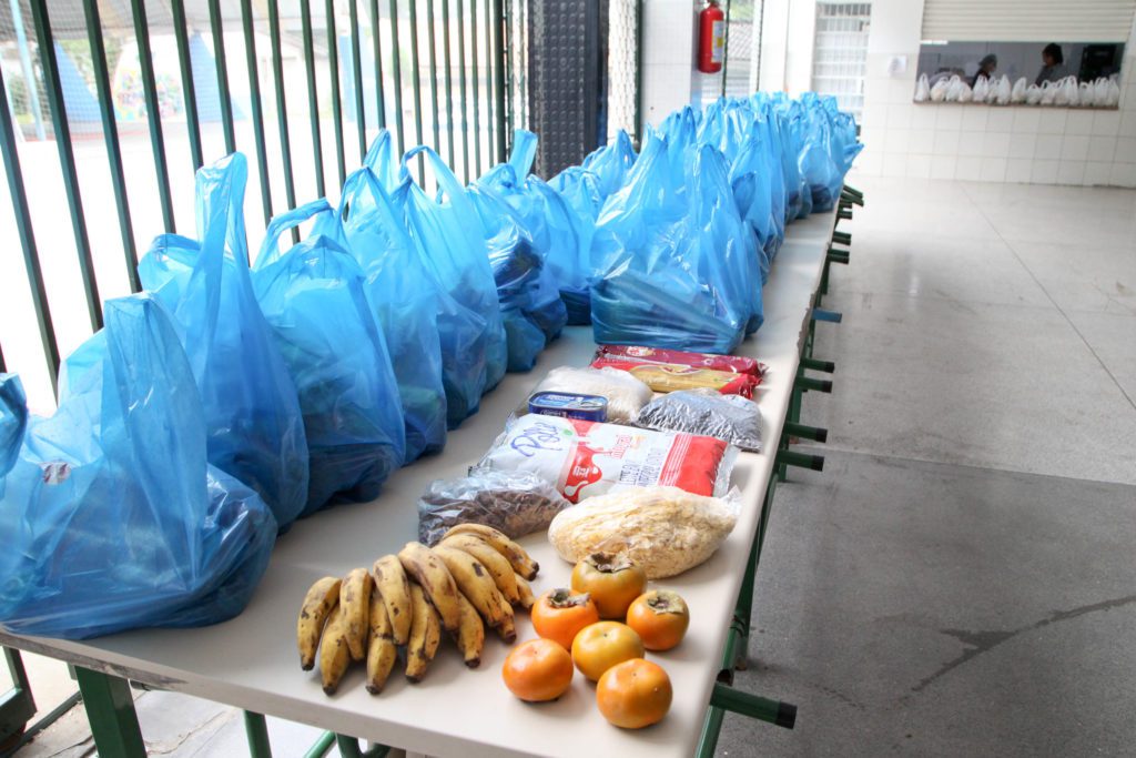 Escolas se preparam para mais uma entrega de alimentos da merenda 1 26032020COMUNICAOENTREGA DE KITS DA MERENDA ESCOLARC.E.BRASLIO VICENTE DE CASTRO260320 6