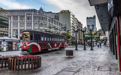 Curitiba entra em bandeira vermelha contra covid. Veja como ficam as atividades