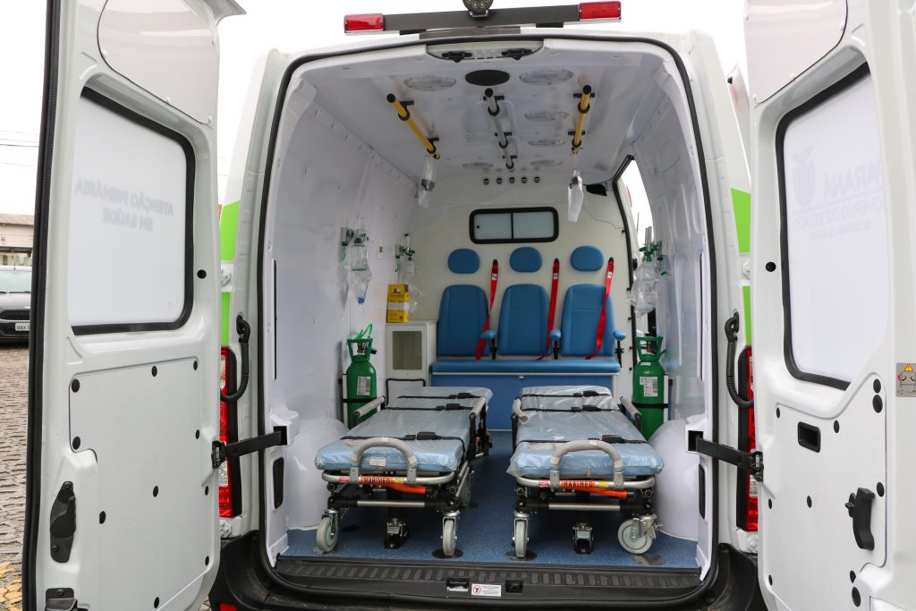 Prefeitura de Pinhais recebe verba para compra de veículos e despesas ambulatoriais 1 entrega ambulancia foto fabio cristiano 2090