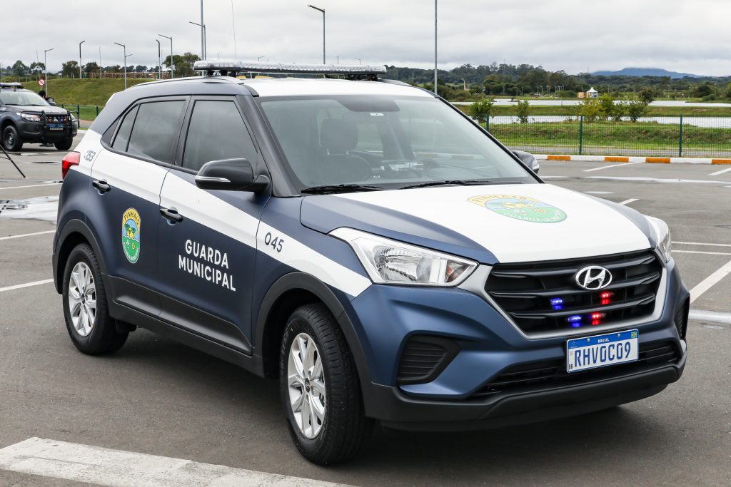 Prefeitura entrega novas viaturas e armamentos à GM em lançamento do Programa Pinhais Mais Segura 1 novas viaturas guarda municipal de pinhais