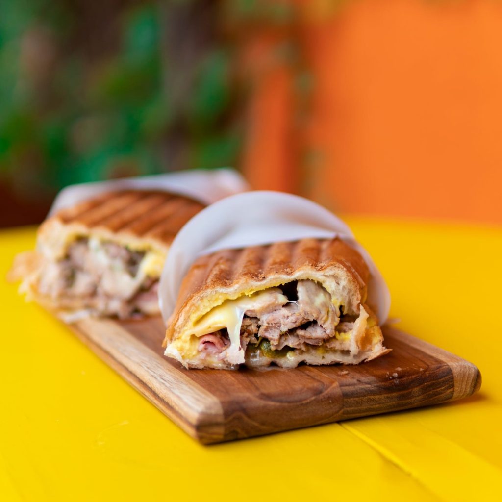 “Revolución” gastronômica: bar Cubano destaca identidade e sabores latino-americanos em Curitiba 1 bar cubano curitiba