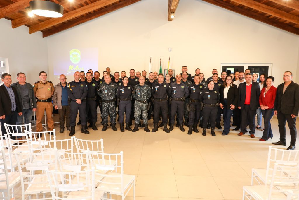 Primeira turma da Guarda Municipal de Pinhais recebe homenagem 1 guarda municipal de pinhais