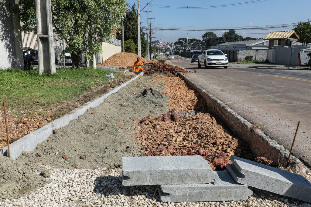 Rua Apucarana recebe a construção de calçadas 1 img 4C422FDA0F76215665244220942E6BE156B0C178