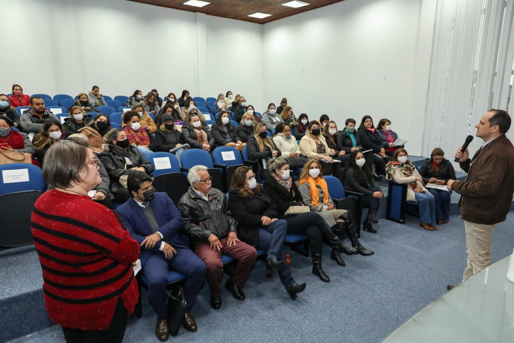 Diretores da rede municipal e estadual de ensino de Pinhais se reúnem para debater integração 1 img 0F06D825E9512EEDB89225449545A76534FC95FB