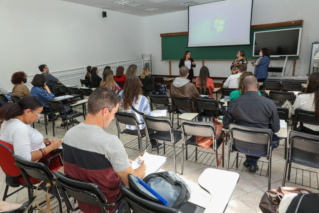 Mais de 30 novos pedagogos aprovados em concurso começam a atuar em Pinhais 1 pedagogos pinhais 1