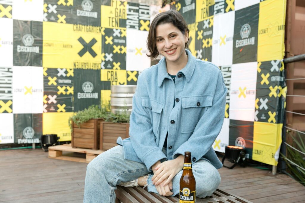 Curitiba Recebe a Festa Eisenbahn Craft Garten com Música, Arte e Gastronomia nos Dias 4 e 5 de Fevereiro 1 Karina Pugliesi, gerente de marketing da Eisenbahn(Crédito: Daniel Zimmermann)