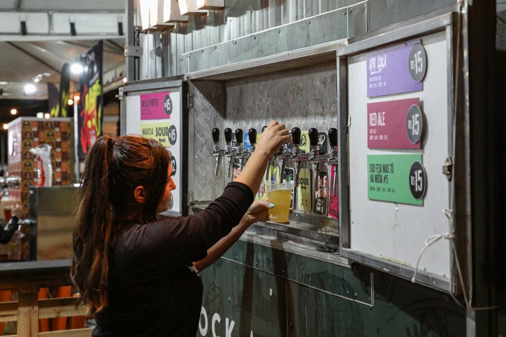 Festival da Cerveja e Fecapi unem gastronomia e musica ao vivo no centro de Pinhais neste sabado 112