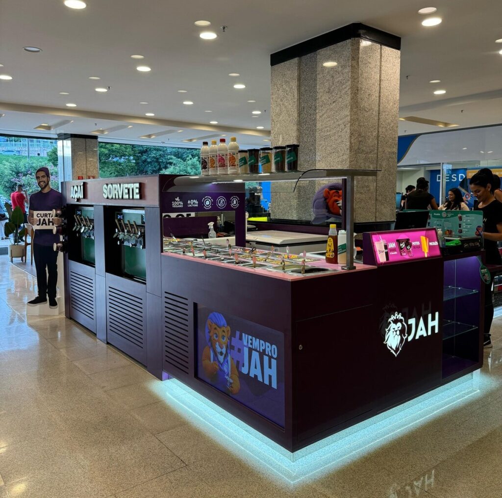 A rede JAH, do ator Caio Castro, inaugura primeira unidade em Pinhais 1 Quiosque JAH Credito Divulgacao