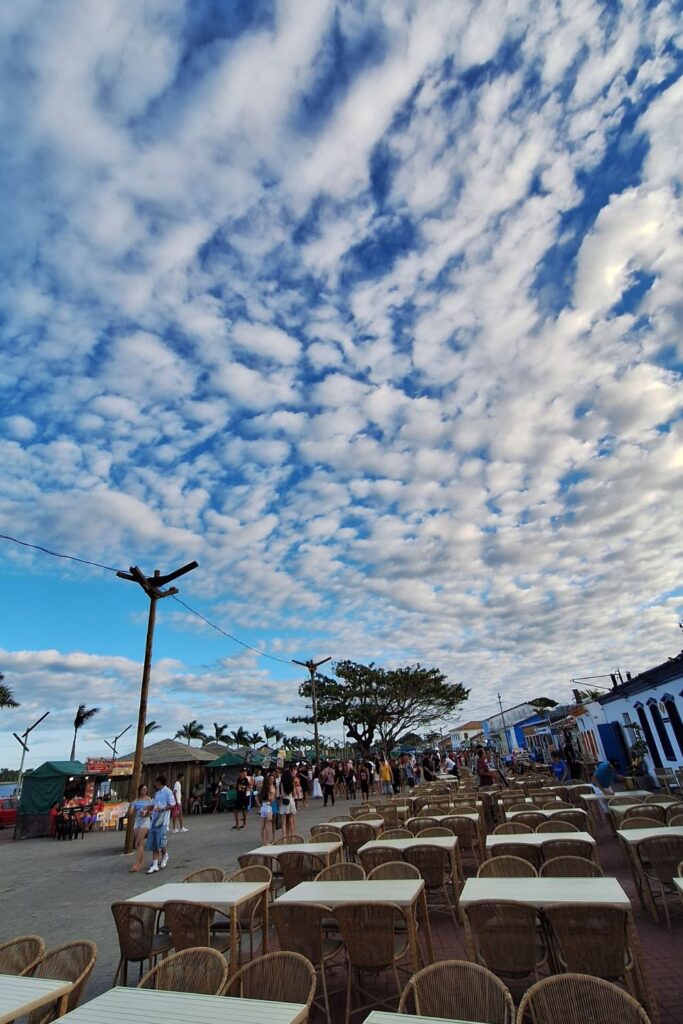 O que fazer em Porto Seguro e Arraial d'Ajuda? Roteiro completo para sua viagem 4 Passarela do Álcool