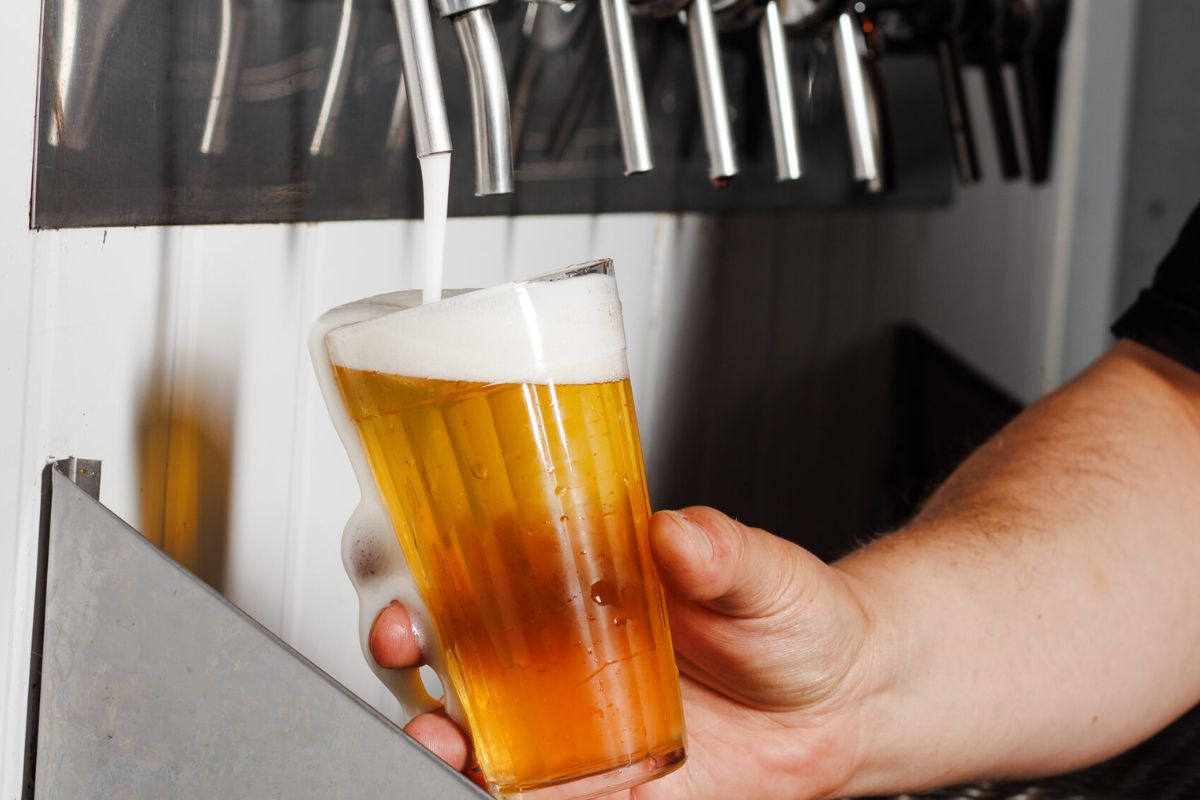 Festival do torresmo agita a Cervejaria Lobos em Pinhais no dia 10 de maio 1 chopes disponiveis na lobos