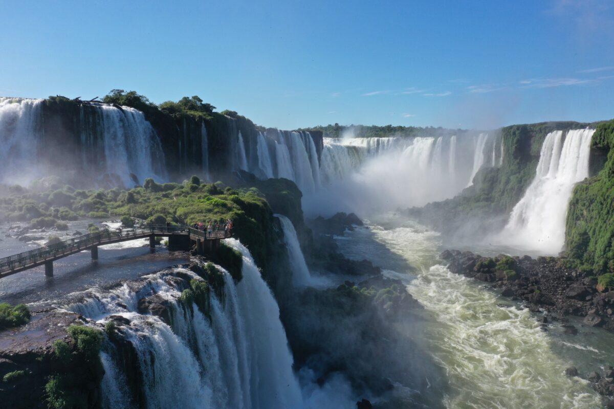 Férias escolares de julho 2025: guia completo com datas e 10 destinos incríveis para viajar com a família 2 Foz do Iguacu PR